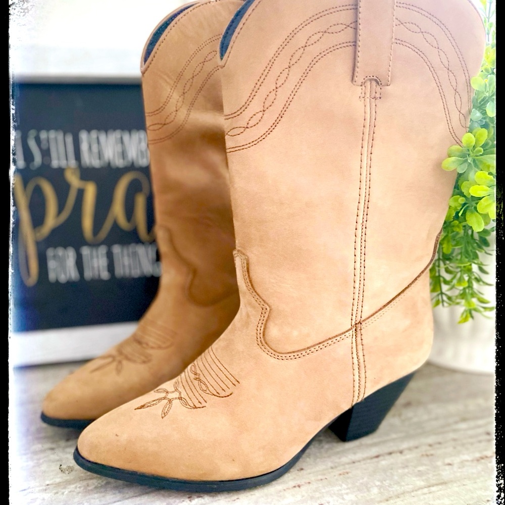 Gorgeous Design - Dingo Women Boots
